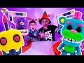 Папа РОБ и ЯРИК готовятся к ХЭЛЛОУИНУ! Редкие АНИМАТРОНИКИ Black Light Funko POP! 13+