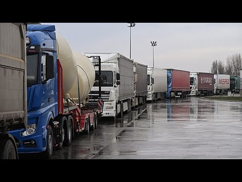 Черногорские водители грузовиков прекратили блокаду границ