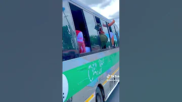 AKALIA CHUPA HADHARANI AKIWA KWENYE BASI 