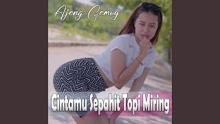 Cintamu Sepahit Topi Miring