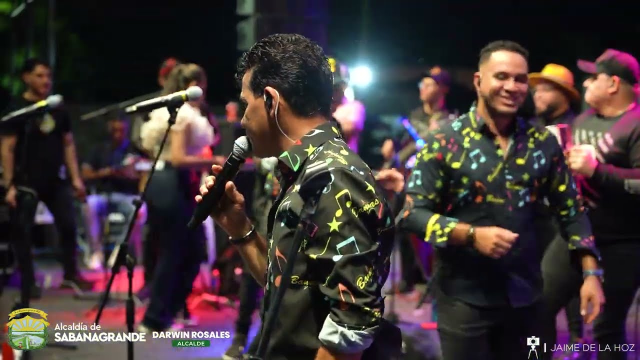 Grupo Bananas cantando sus más grandes éxitos en las Fiestas patronales Darwin rosales