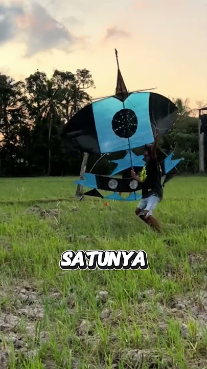The sound of the Bugis Pitu Pitu Kite will give you goosebumps!