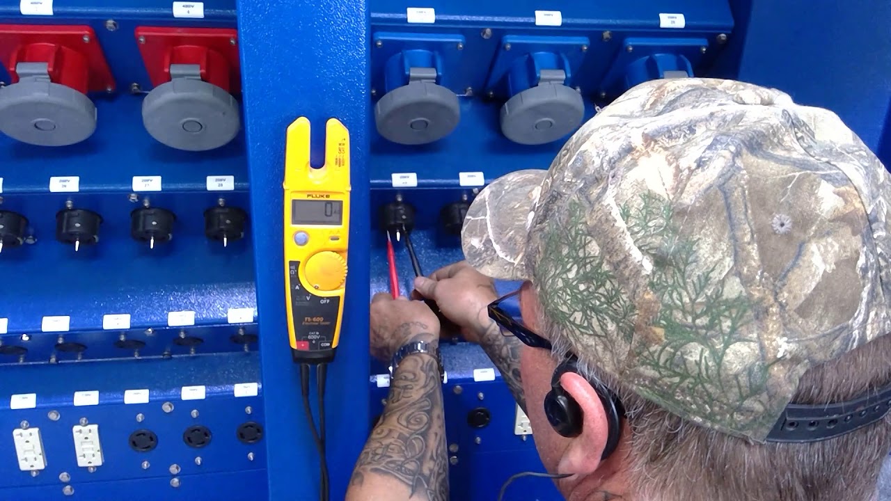 196202 1 X MGS 200A MCB 480 3P 75K 208Y 120V 2x200A MCB M2