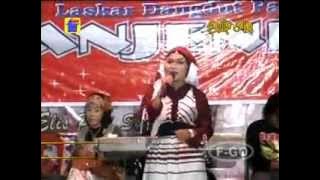 4. Jilbab Putih - MILA AGUSTIN.mkv