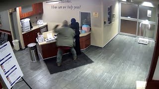 ヒジャブ姿のムスリム女性　米の病院外来でいきなり殴られ