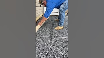 Here’s how to install pavers like a pro 💪🏽 #pavers #renovation #paverpatio