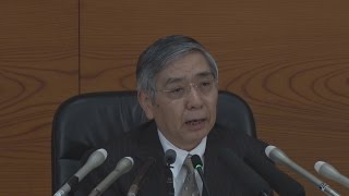 脱デフレ後退「１７年度中」 日銀総裁、景気下振れ明言