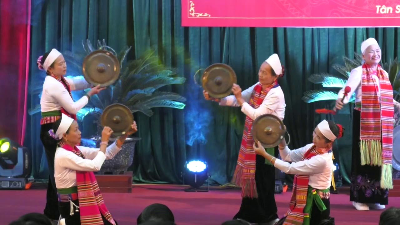 Diễn xướng Cồng chiêng - Vui hội Xứ Mường