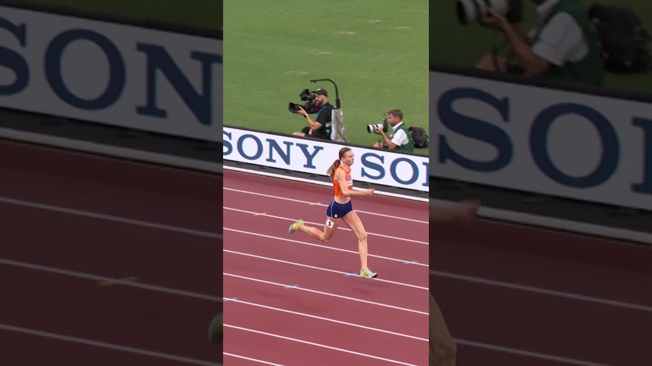 Femke Bol tears away in the 400m hurdles to defend her world title #worldathleticschamps