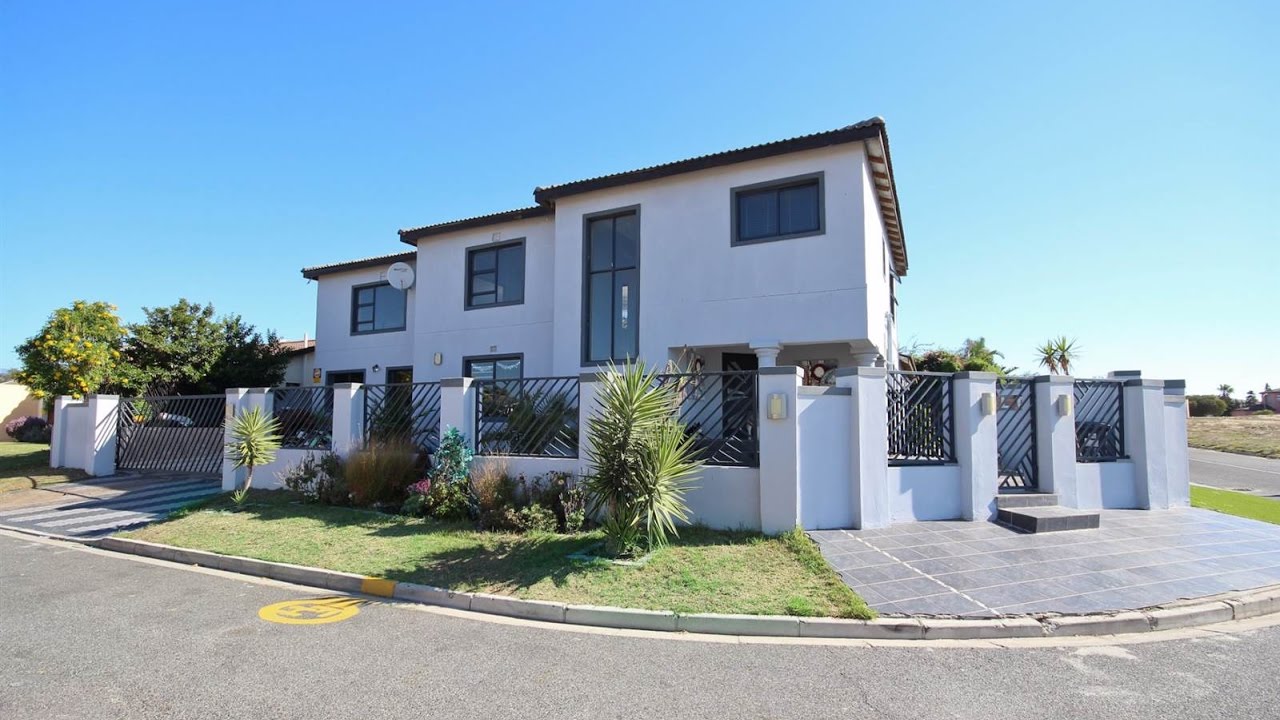 4 Bedroom House for sale in Western Cape Cape Town Tableview And