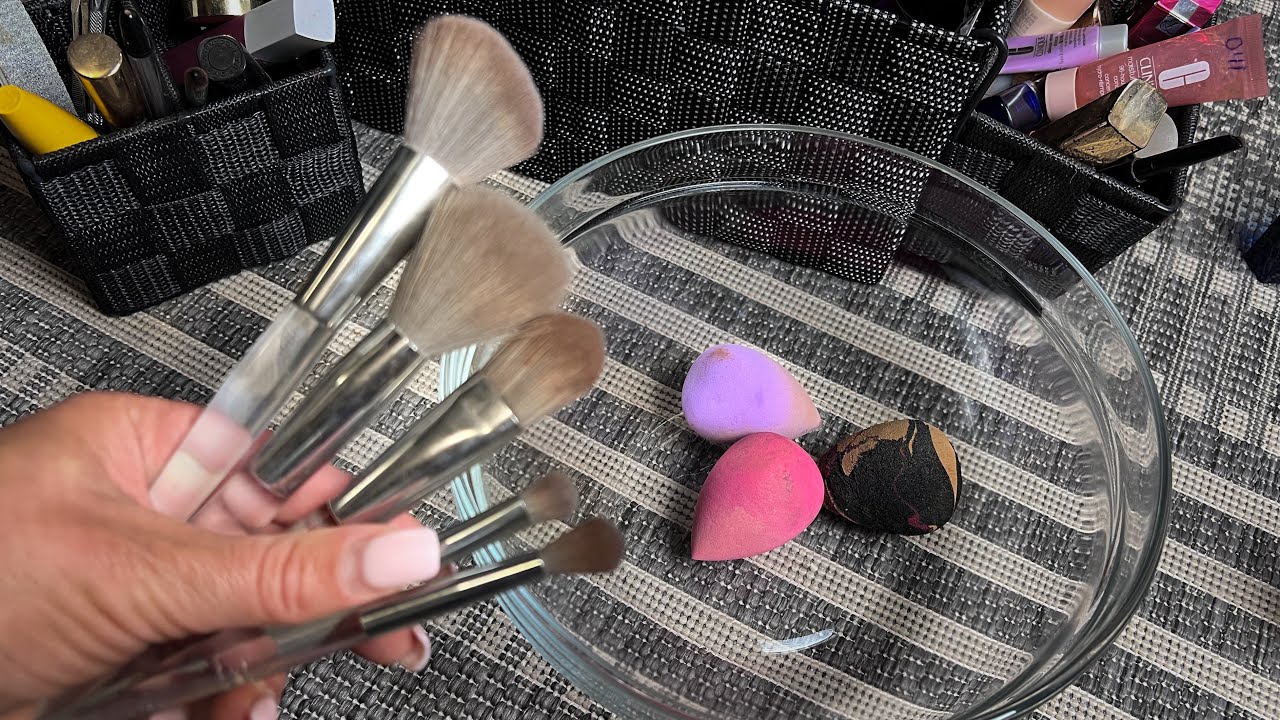 The best way to clean a makeup sponge☝️
