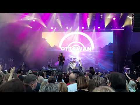 2023 06 10 Ottawan To Be Superman Live Budapest 80 S Disco 3 