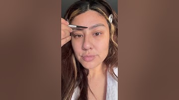 Eyebrow Tutorial using Benefit Cosmetics