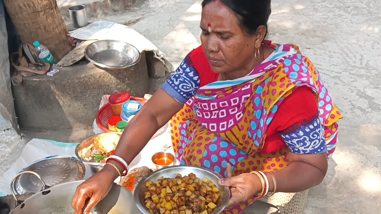 আজকের রান্না আলু কাঁচ কলা ভাজা আর ডিমের কারি 