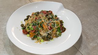 Spaghettis con tomates 🍒 y capers( spaghettis with tomates 🍒 and capers)