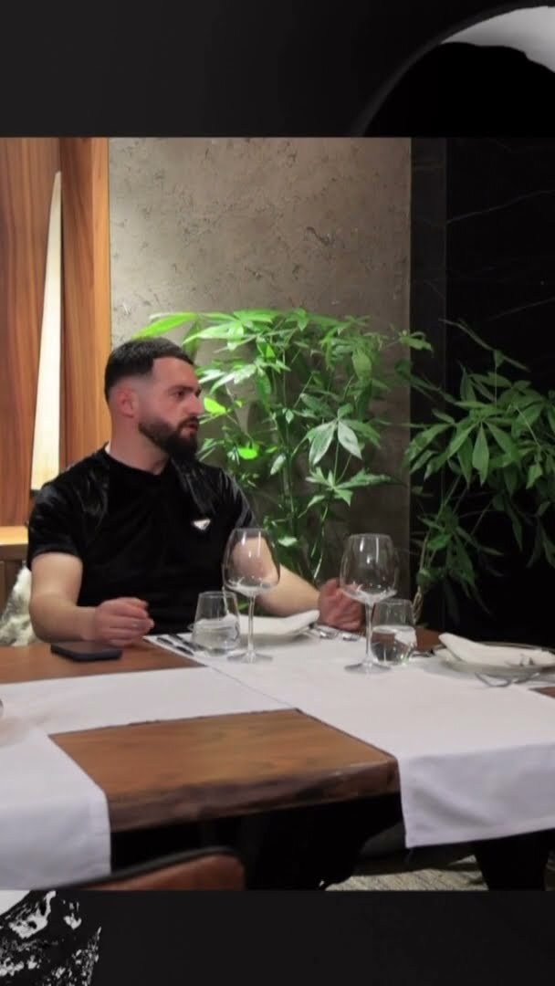 Flori çon Ketrinën në “prive” dhe i shpreh pëlqimin: Do luftoj për ty!