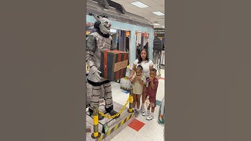 We went to the Halloween store and Londyn and Mj got scared #shorts