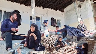 Bringing firewood by the two daughters of Abolfazl's cousin is a simple life