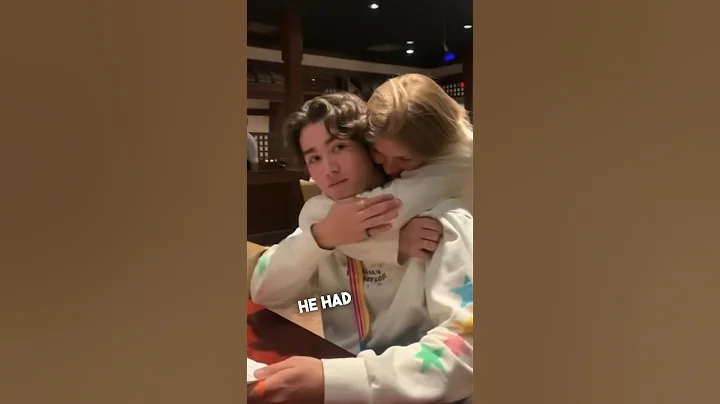 She traveled to surprise her long distance boyfriend ❤️