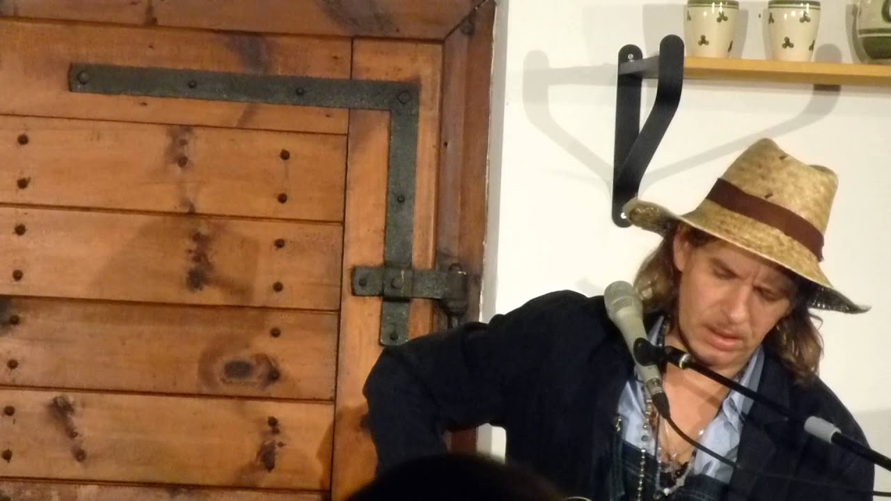 Guarda Ernst Molden "Bad Language/Liad Ibas Losziagn" beim Heurigen Distl Perchtoldsdorf 24. Juli 2014 su YouTube Guarda Ernst Molden "Bad Language/Liad Ibas Losziagn" beim Heurigen Distl Perchtoldsdorf 24. Juli 2014 su YouTube