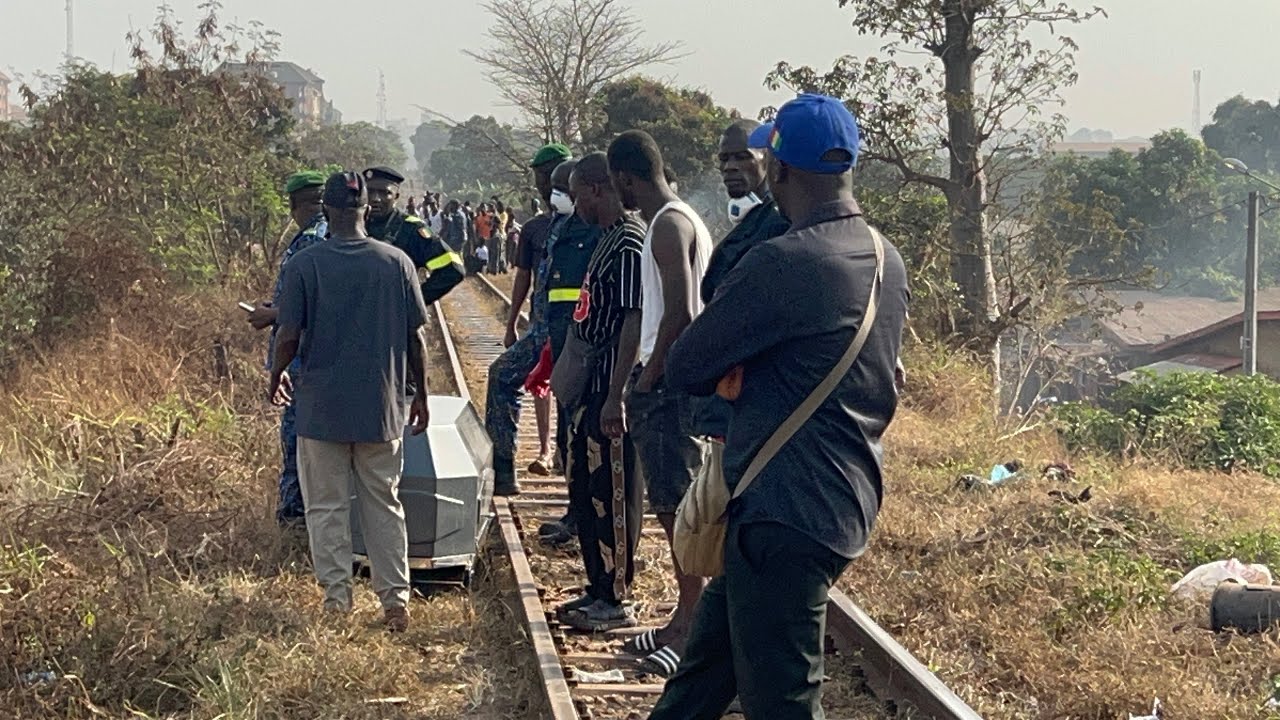 🚨🇬🇳| Un jeune d’une trentaine d’années tué par le train minéralier de Rusal Fria à Prince⬇️