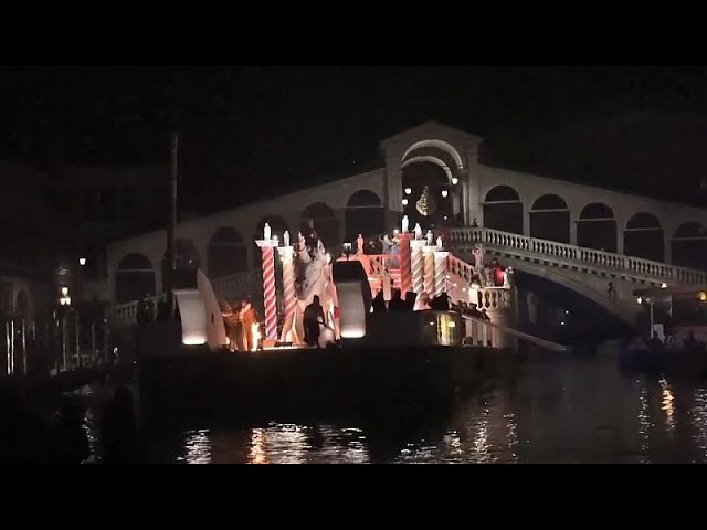 El Carnaval de Venecia vuelve a llenar de máscaras los canales de la ciudad  