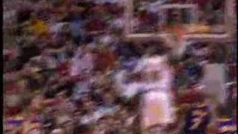 Dwyane Wade with the amazing lay-in!