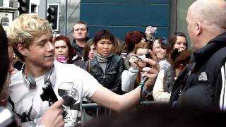 One Direction Meeting Fans In Manchester Crazyyyyyyyyyyy