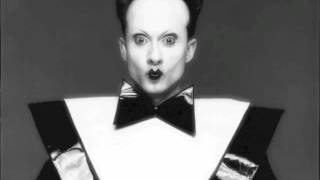 Vignette de la vidéo "Klaus Nomi - Simple Man"