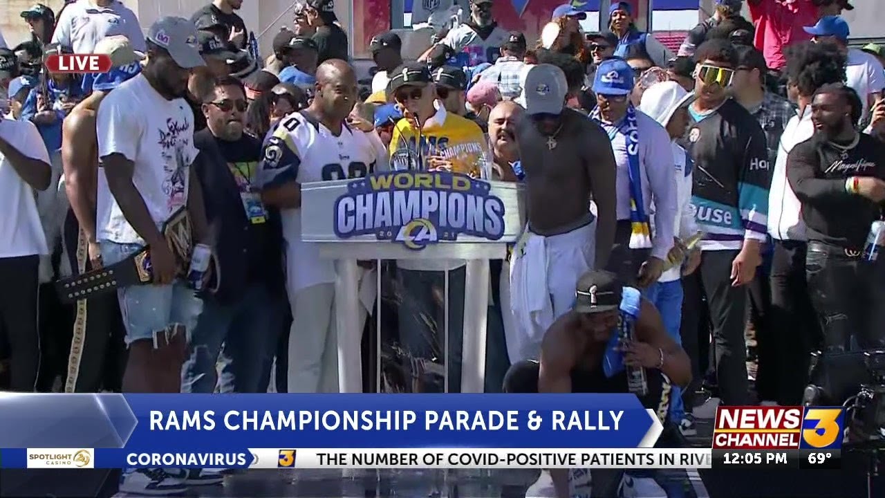 Rams fans cheer Super Bowl champs at LA victory parade 