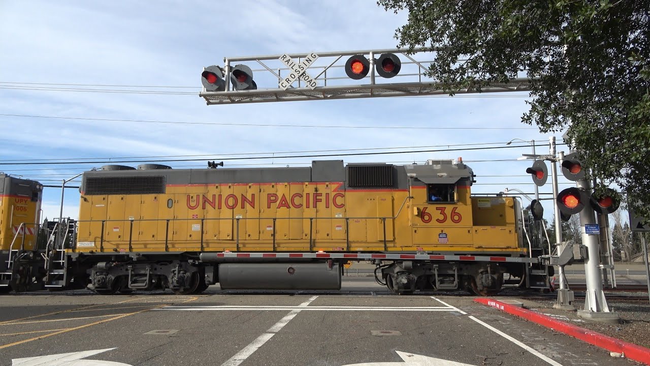 UP 636 Florin Flyer Local, Light Rail Train - Mine Shaft Ln