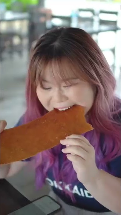 CRISPY ROLLING PORK SKIN TEST FOR 500,000 IDR! CHEAP OR EXPENSIVE?