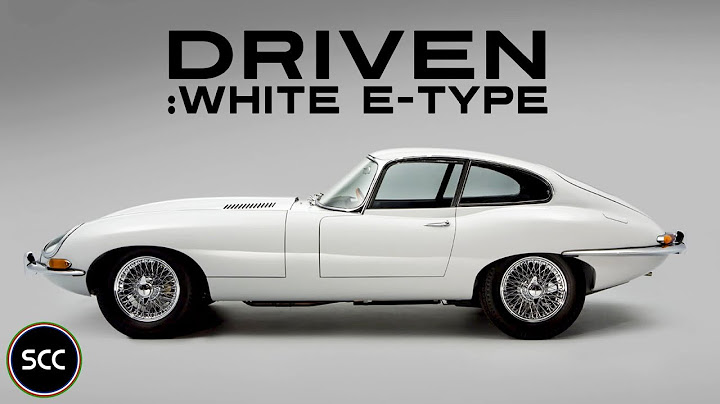 JAGUAR E-TYPE Series 1 3.8 Coupé 1962 - Type test drive in top gear - XK-E engine sound | SCC TV