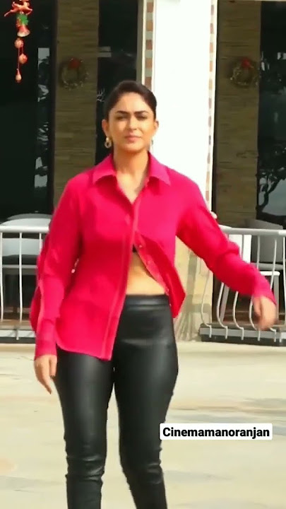 Mrunal thakur looking so beautiful💕💕#shorts ##mrunalthakur #viral #shortvideo