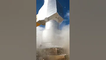الفأس العملاق ضد أقوى خزنة بالعالم ماذا يحدث 
