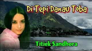 DI TEPI DANAU TOBA - Titiek Sandhora