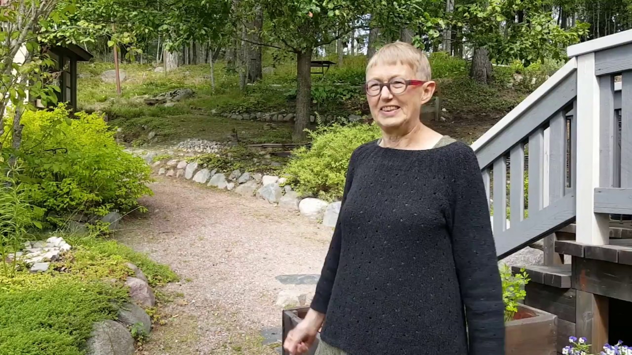 Taiteilija Milvi Pesarin puutarhassa