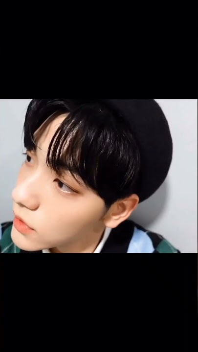 Soobin🐰 shows how he takes his selfies 💙