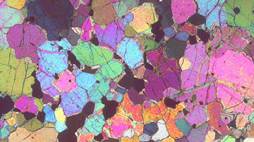 Magma Arta: rocks under the microscope