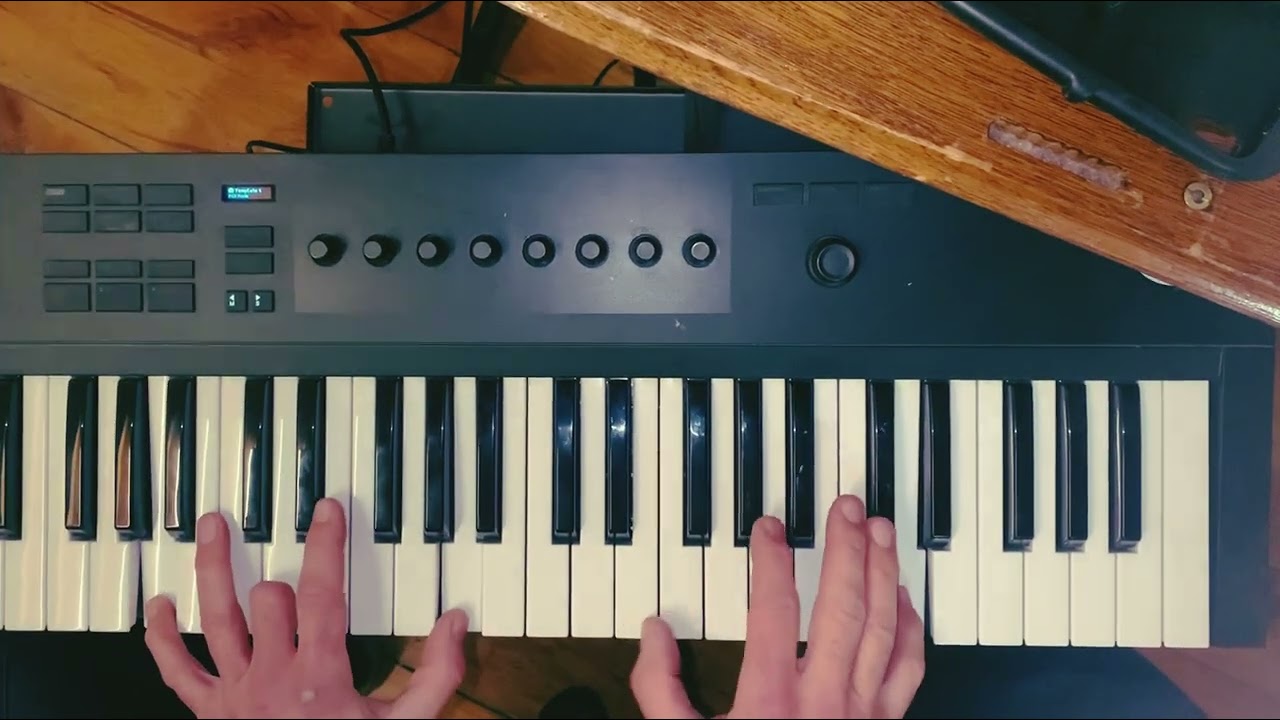 Sleduj GLORYSLAVA - Military Monarchy (original piano arrangement) na YouTube Sleduj GLORYSLAVA - Military Monarchy (original piano arrangement) na YouTube