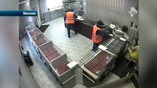"Налетчики-хамелеоны" ограбили ювелирный магазин в Москве на 10 млн рублей "Налетчики-хамелеоны" ограбили ювелирный магазин в Москве на 10 млн рублей