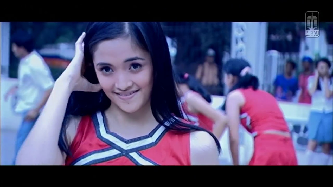 Chrisye - Kisah kasih di sekolah - official music video - YouTube