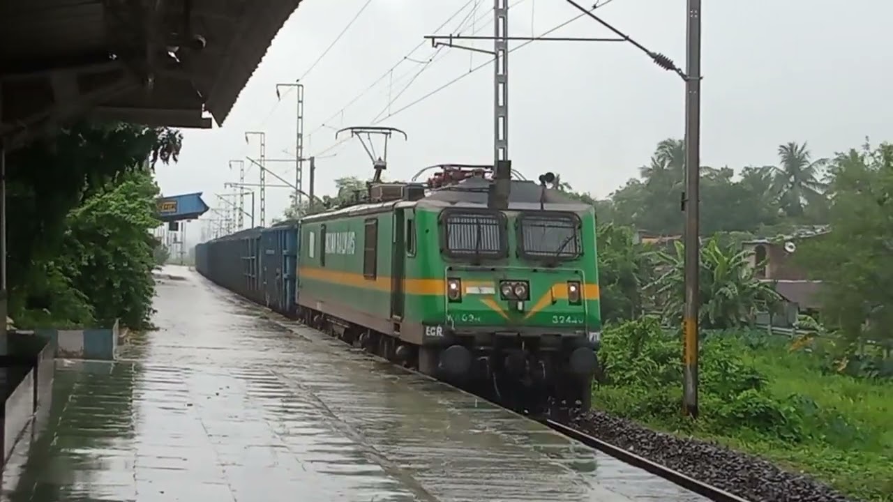 CRAZY MAALGARIS FREAKINGLY RUSHING | Howrah Chord Line | Rail India Official