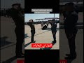 ضابط يؤدي جميع التحيات العسكرية Shorts ضابط يؤدي جميع التحيات العسكرية Shorts