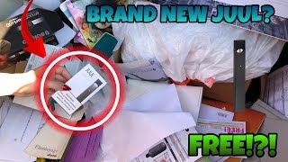 WE FOUND A JUUL WHILE DUMPSTER DIVING AT A VAPE STORE! (FREE JUUL?)