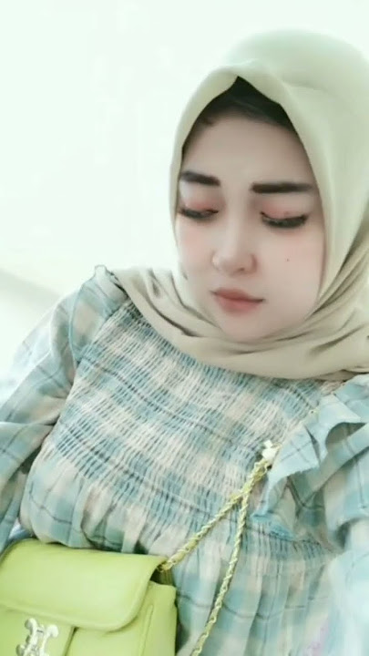 Lebih baik buta mata, Meggy z