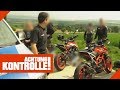 Motorradgruppe fährt Berg hoch & runter! Polizei schreitet ein 1/2 | Achtung Kontrolle | Kabel Eins