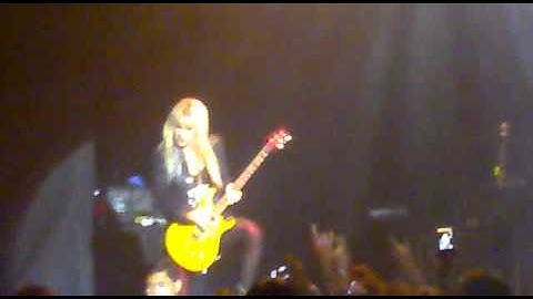 Orianthi - Voodoo Child [Live in KL] (Jimi Hendrix Cover)