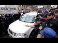 Multitud acompaña a López Obrador en sus trayecto a Palacio Nacional