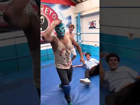 Video: ¿Cuándo salen los luchadores inigualables?